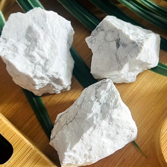 Howlite Rough Crystal (1 Kg)