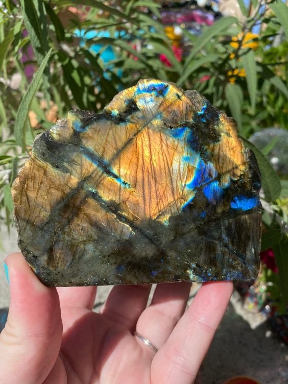 Labradorite Rough Crystals (1 kg)